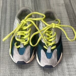 Stylish Kids Sneakers with Neon Yellow Laces